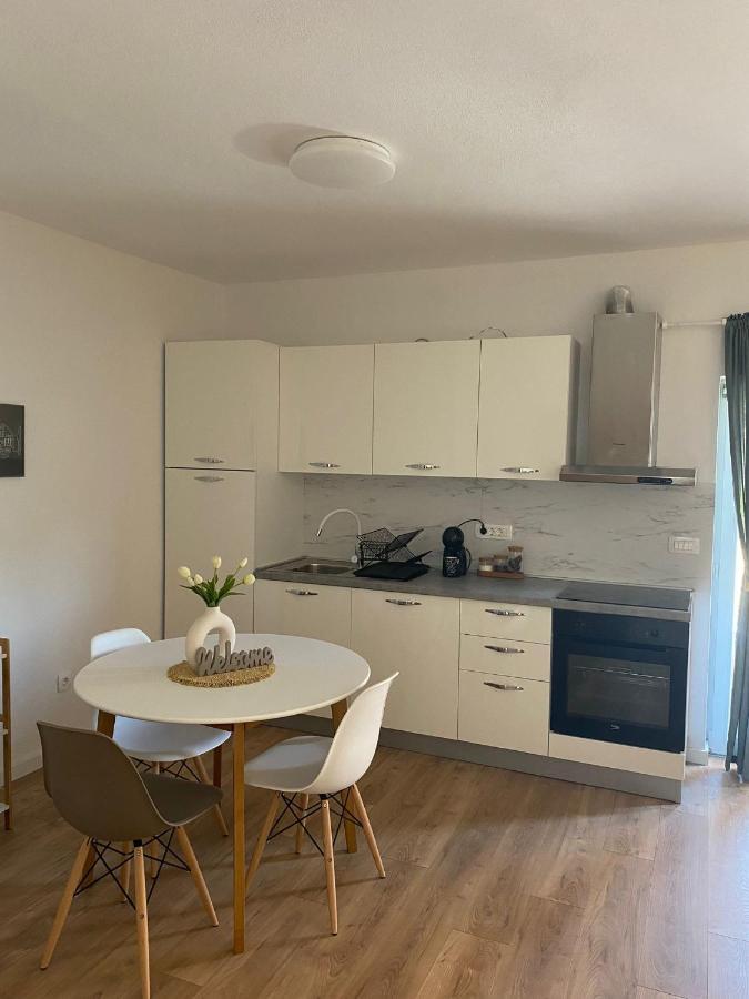 Appartement Bura à Jelsa  Extérieur photo